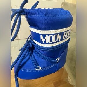 Moon Boot Vibrant Blue Snow Boots